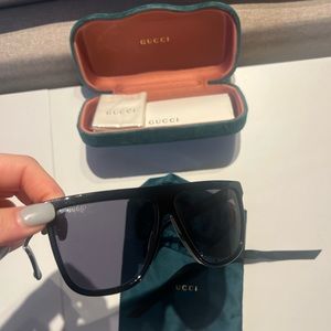 Black gucci sunglasses